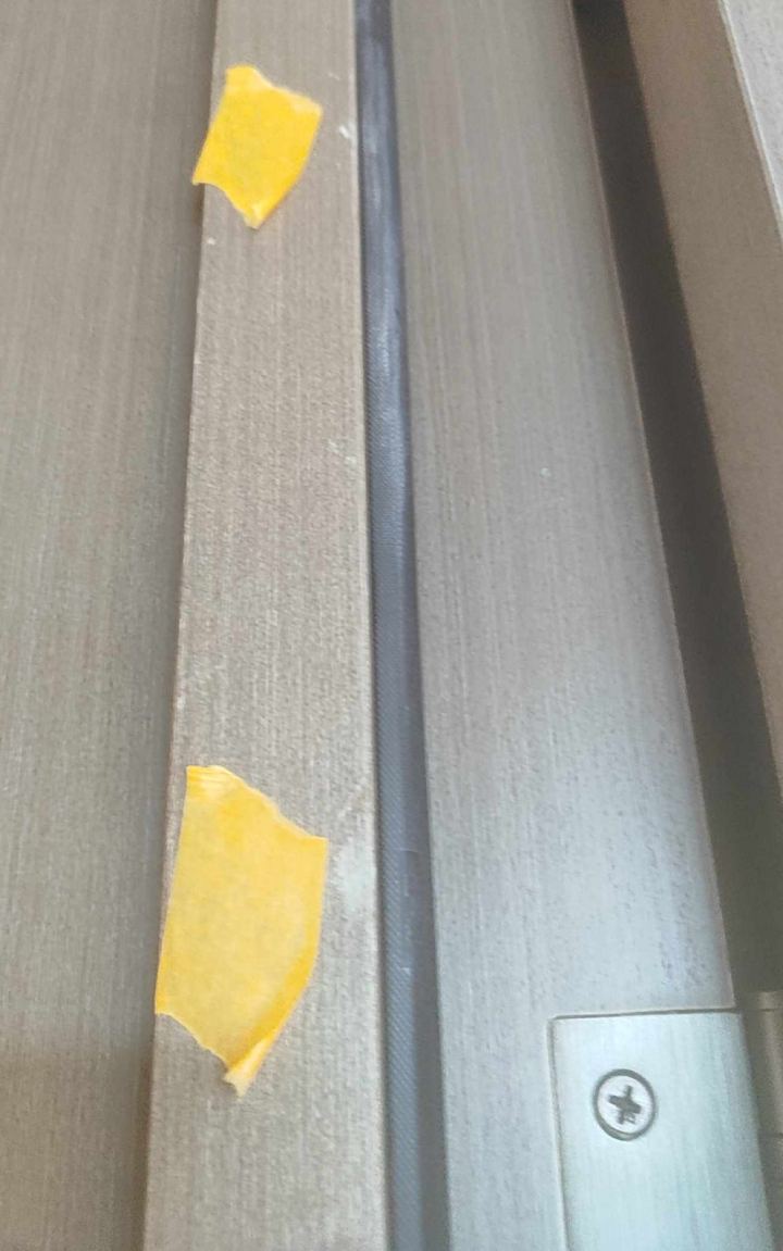 石家庄验房现场照片 · 主卧 · 门套破损，污染严重