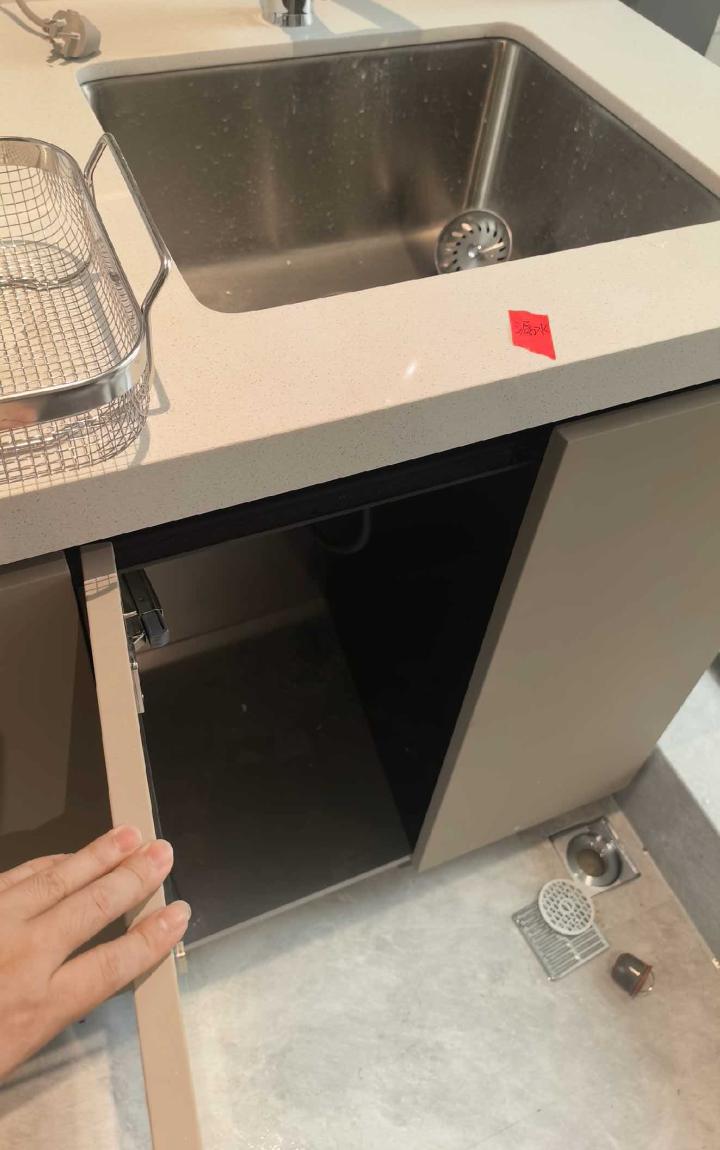 长沙验房现场照片 · 生活阳台 · 洗手盆底下漏水