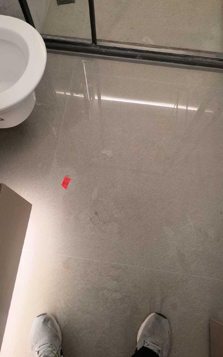 重庆验房现场照片 · 二楼卫生间 · 地面积水