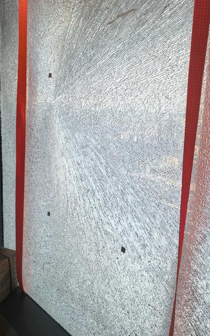 合肥验房现场照片 · 一楼卧室 · 玻璃破损