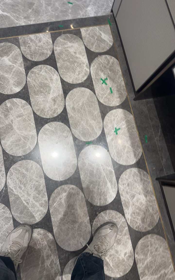 武汉验房现场照片 · 玄关 · 地砖多处空鼓