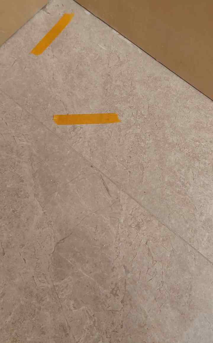 宁波验房现场照片 · 客餐厅 · 冰箱柜位置地砖空鼓