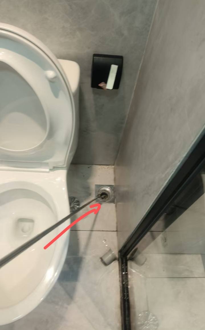 苏州验房案例 · 客卫 · 地漏短接断层两处，存在渗漏风险