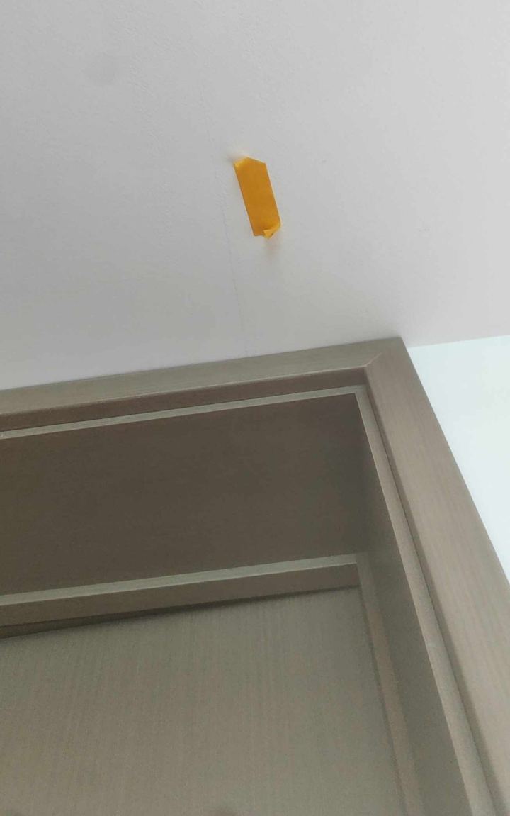石家庄验房现场照片 · 厨房 · 门上天花涂料开裂
